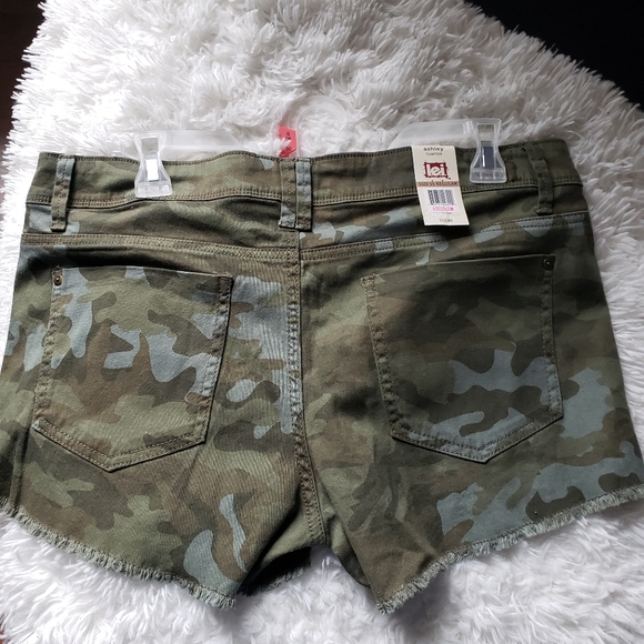 shorts - Picture 2 of 3